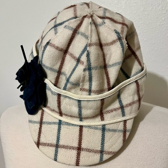 Stormy Kromer women’s Plaid Wool Cap size 7 - Picture 1 of 3